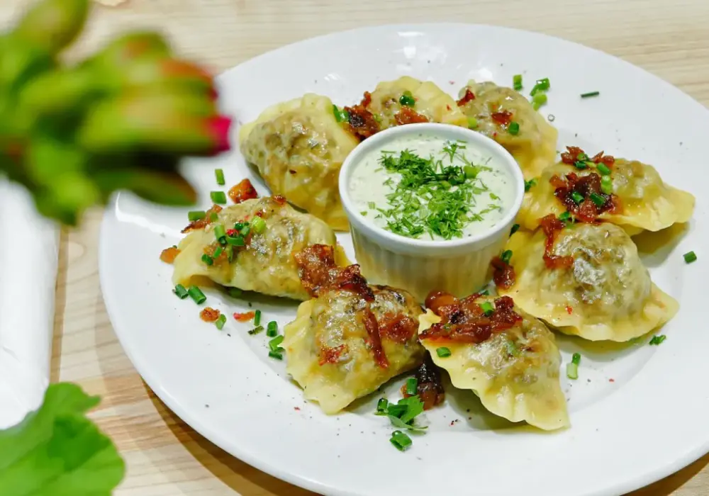 Pierogi ruskie - Z czym jeść? Klasyka i najlepsze dodatki