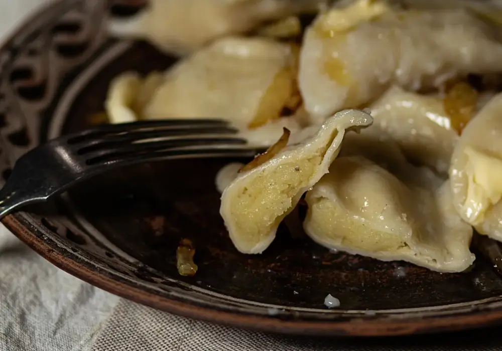 Pierogi chłopskie - przepis. Jak zrobić idealne pierogi?