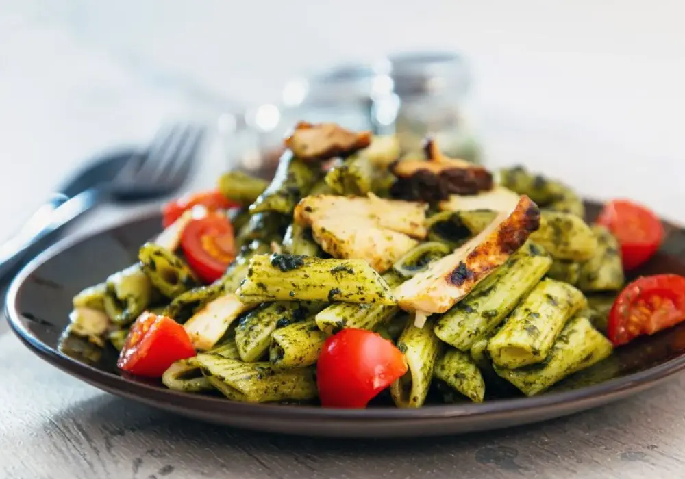 Makaron z pesto i kurczakiem - Szybki obiad, który zawsze wychodzi
