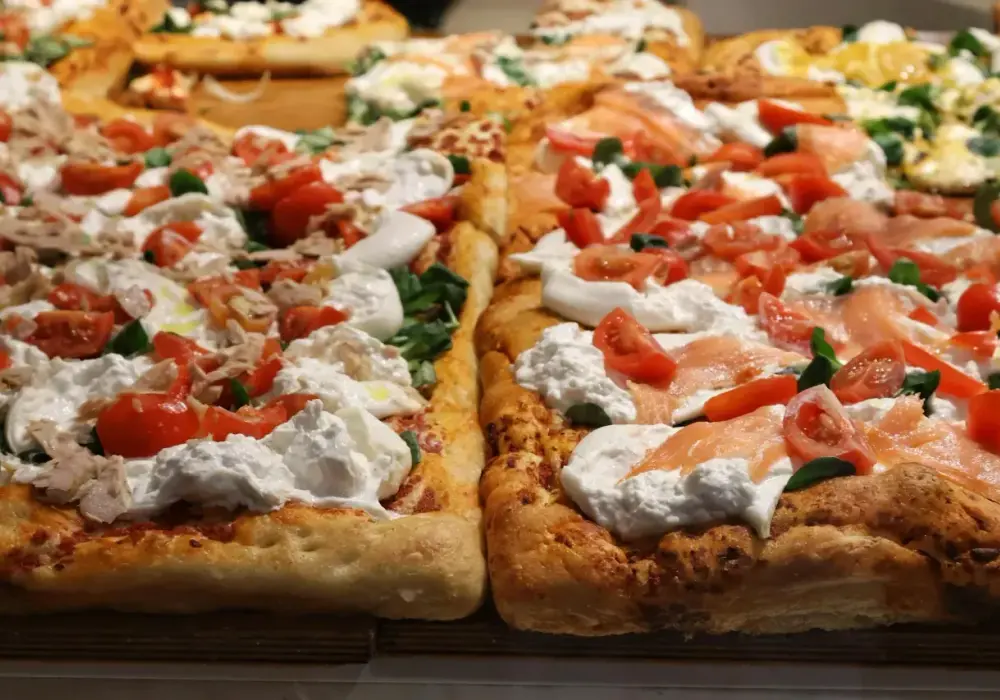 Idealny spód do pizzy - Przepis na chrupiące ciasto