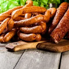 Ile kalorii ma kiełbasa z ogniska? Sprawdź, co musisz wiedzieć