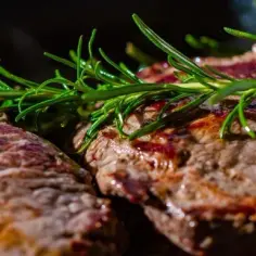Czym przyprawić wołowinę, aby uzyskać wyjątkowy smak i aromat