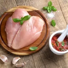 Ile waży filet z kurczaka? Odkryj różnice w wagach i kaloriach