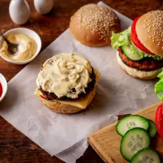 Najlepsze sosy do burgera, które podkręcą smak twoich potraw