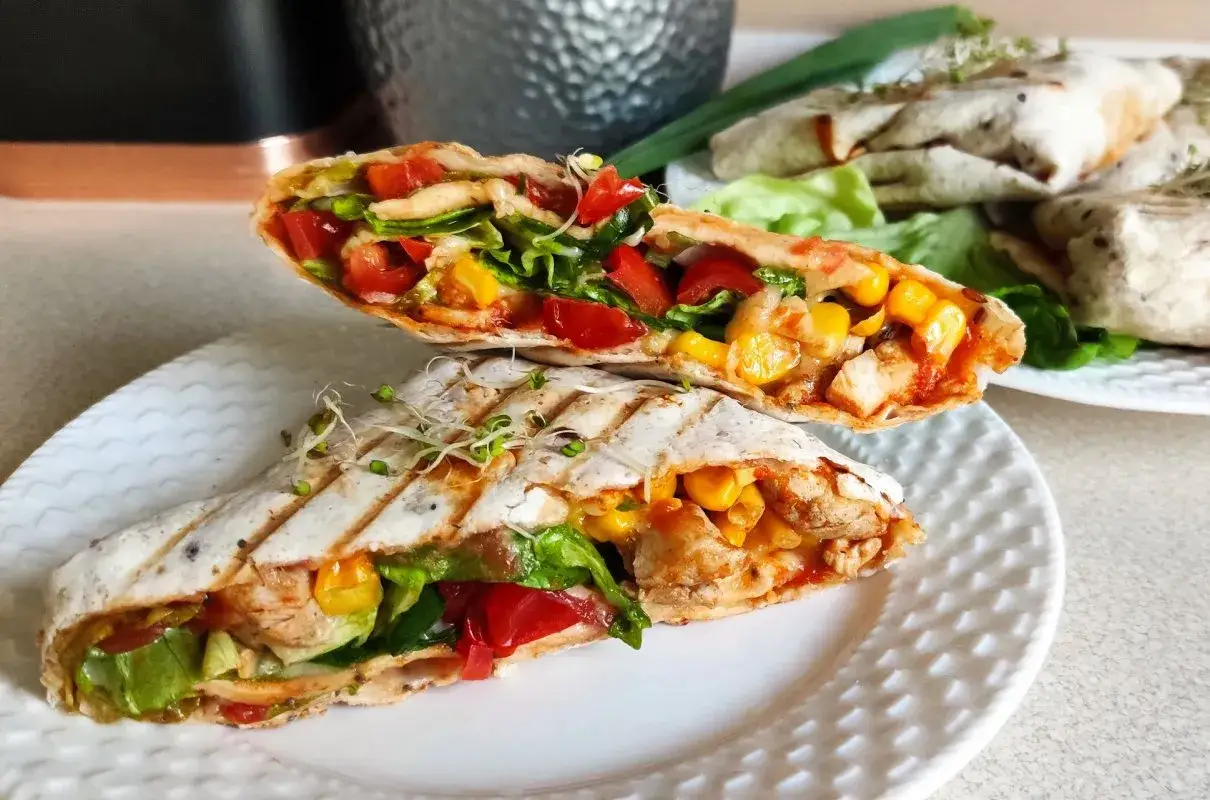 Zdjęcie Pyszna tortilla z kurczakiem z grilla elektrycznego, którą pokochasz