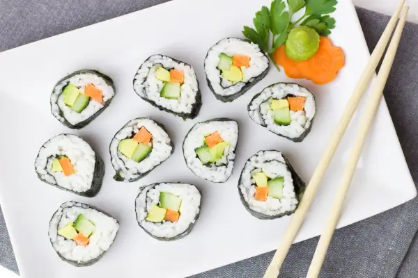 Sushi - czy jest kaloryczne? Sprawdź, jak wybierać mądrze!